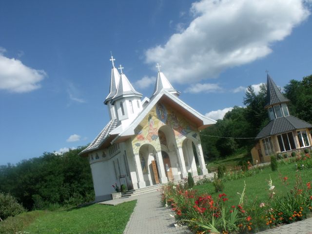 Catre biserica Pacea lumii - Bucium - Tara Fagarasului