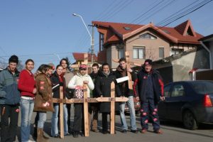 Ioana Olteanu si o parte din gasca de la Kritik în ziua lansării revistei. Ne doream să îngopăm corupția.